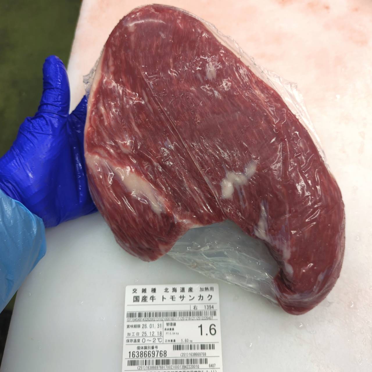 【スポットセール】冷凍 交雑牛トモサンカク 北海道産 1394右 1.6kg 単価¥5,500/kg 賞味期限2027年12月