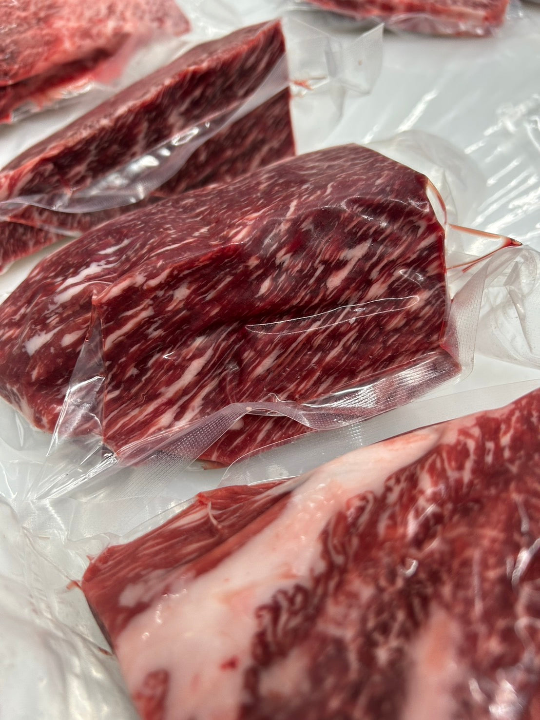 【ご家庭用】冷凍ローストビーフ用ブロック 約400g ¥2700(税込)