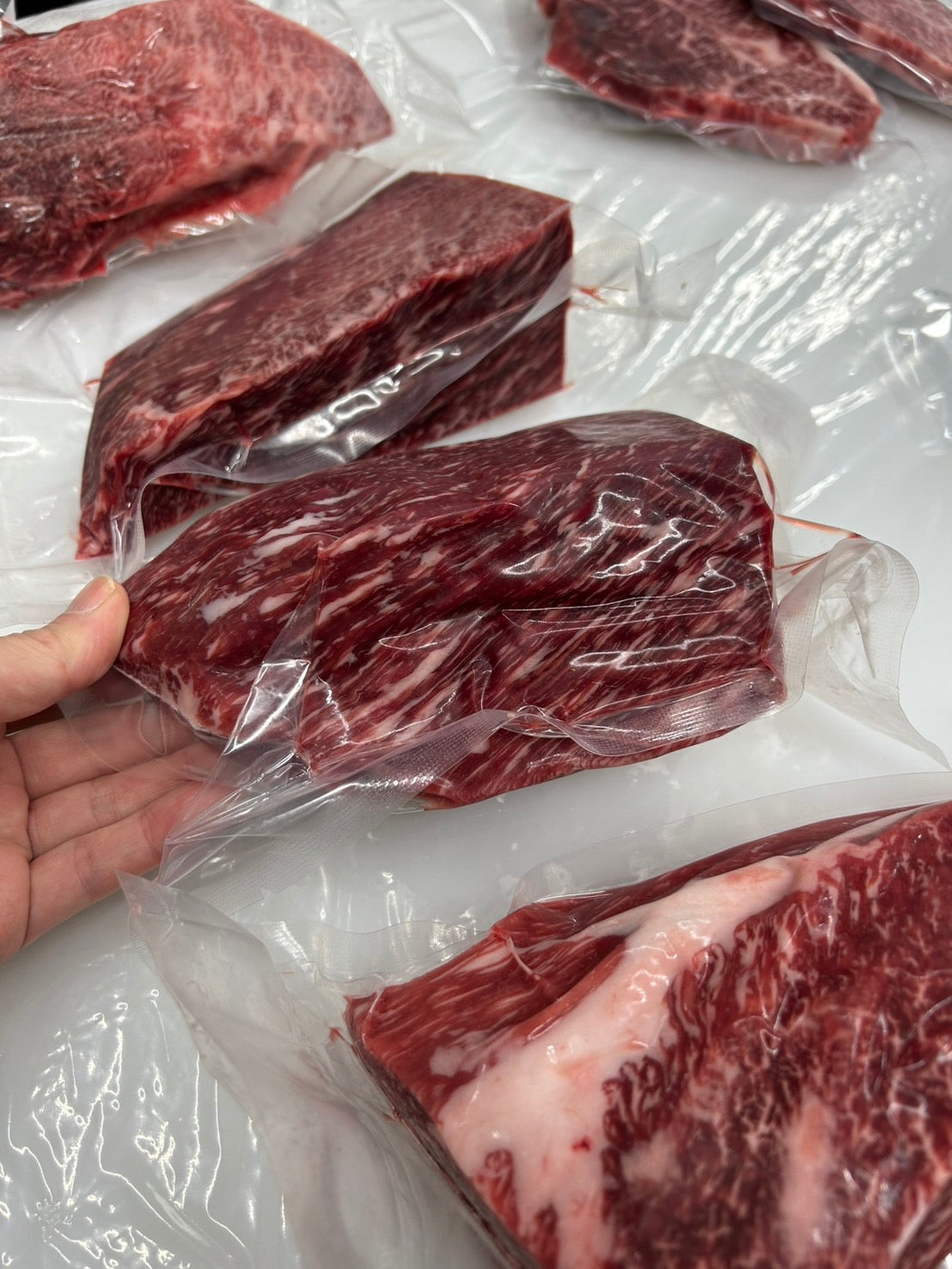 【ご家庭用】冷凍ローストビーフ用ブロック 約400g ¥2700(税込)