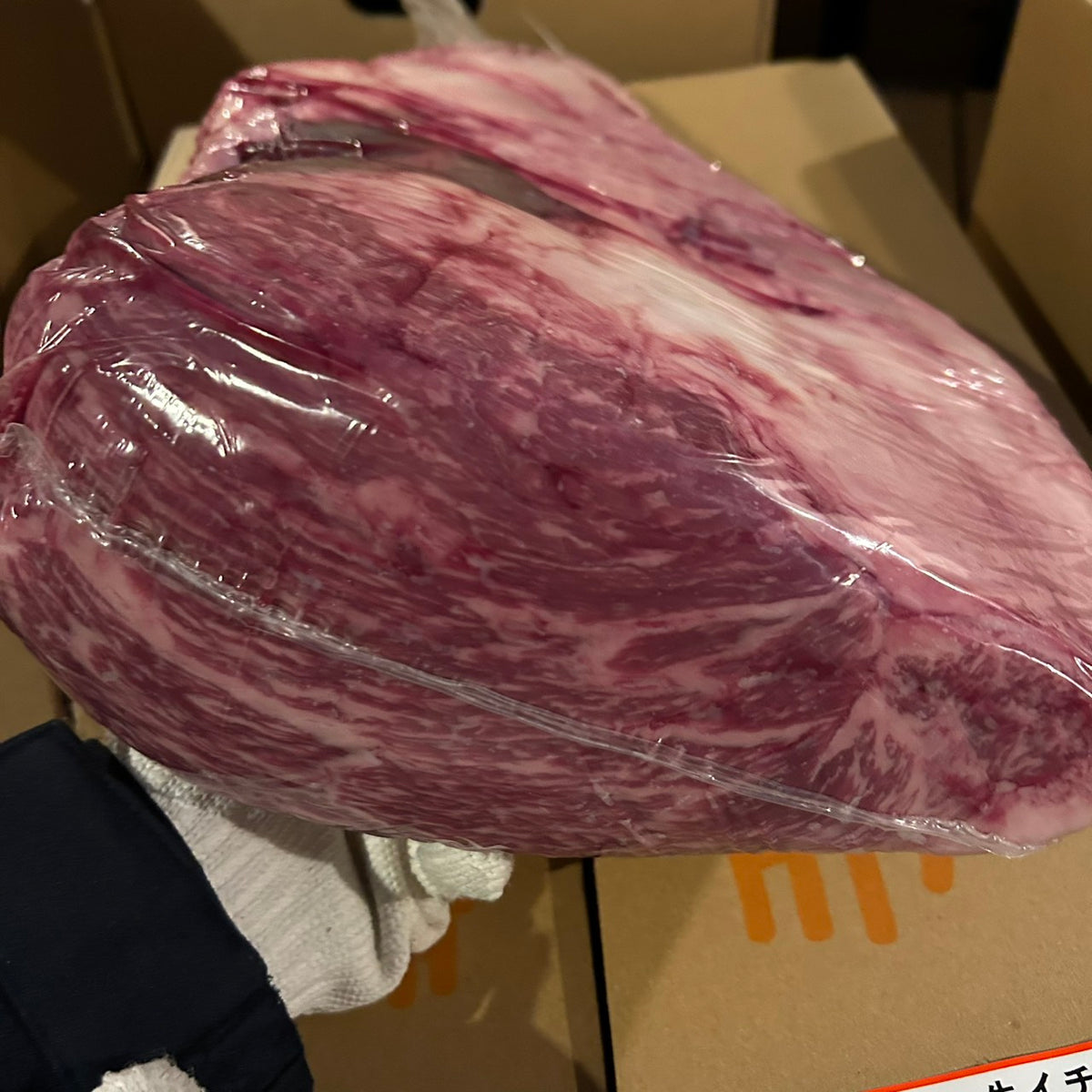 【写真現物】冷蔵 国産交雑牛イチボ 5134左 6.7kg 単価3,980/kg(税込)