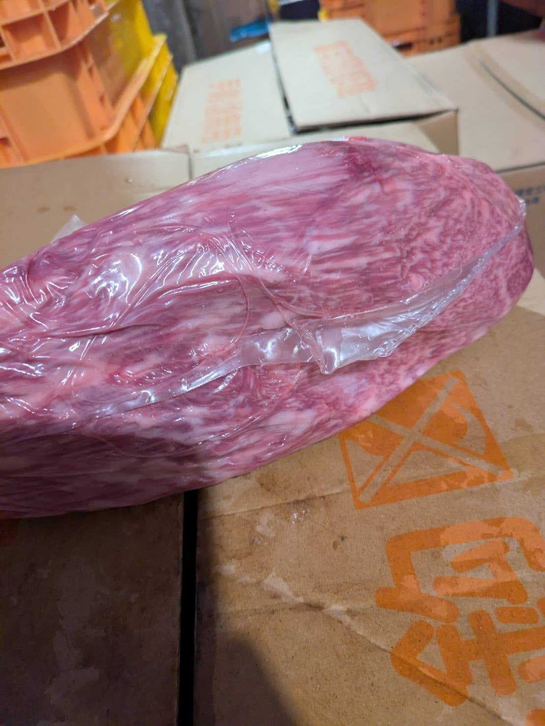 【現物写真】【冷凍】 国産交雑牛トモサンカク 北海道産 378左 2.2kg 単価4,300/kg(税込) 賞味期限2028年10月18日