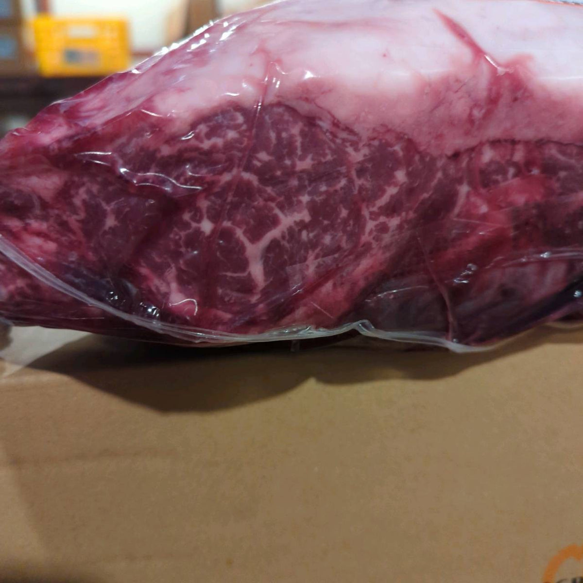【現物写真】冷蔵 国産交雑牛ランプ 埼玉県産 93左 6.7kg 単価3,980/kg(税込) 賞味期限2026年11月21日