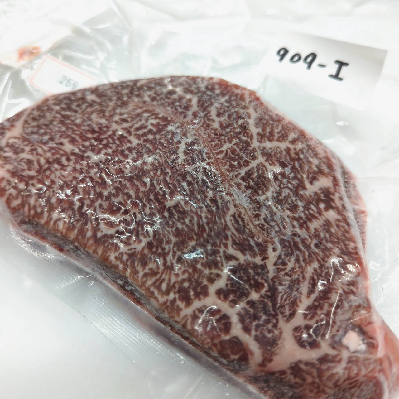 ★★★冷凍 交雑牛肩三角ステーキI 埼玉県産夢味牛909 250g 単価¥450/100g 賞味期限2026/04/26