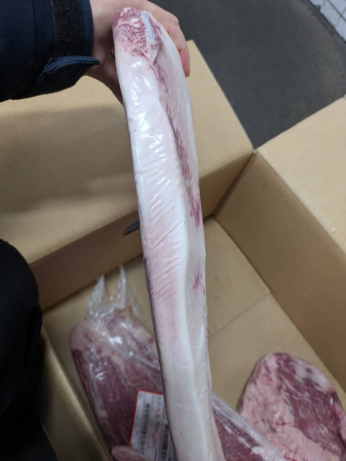 冷蔵 交雑 タテバラ 北海道産 星空の黒牛 1656 P左 4.9kg 単価\3300/kg 賞味期限2026年07月26日