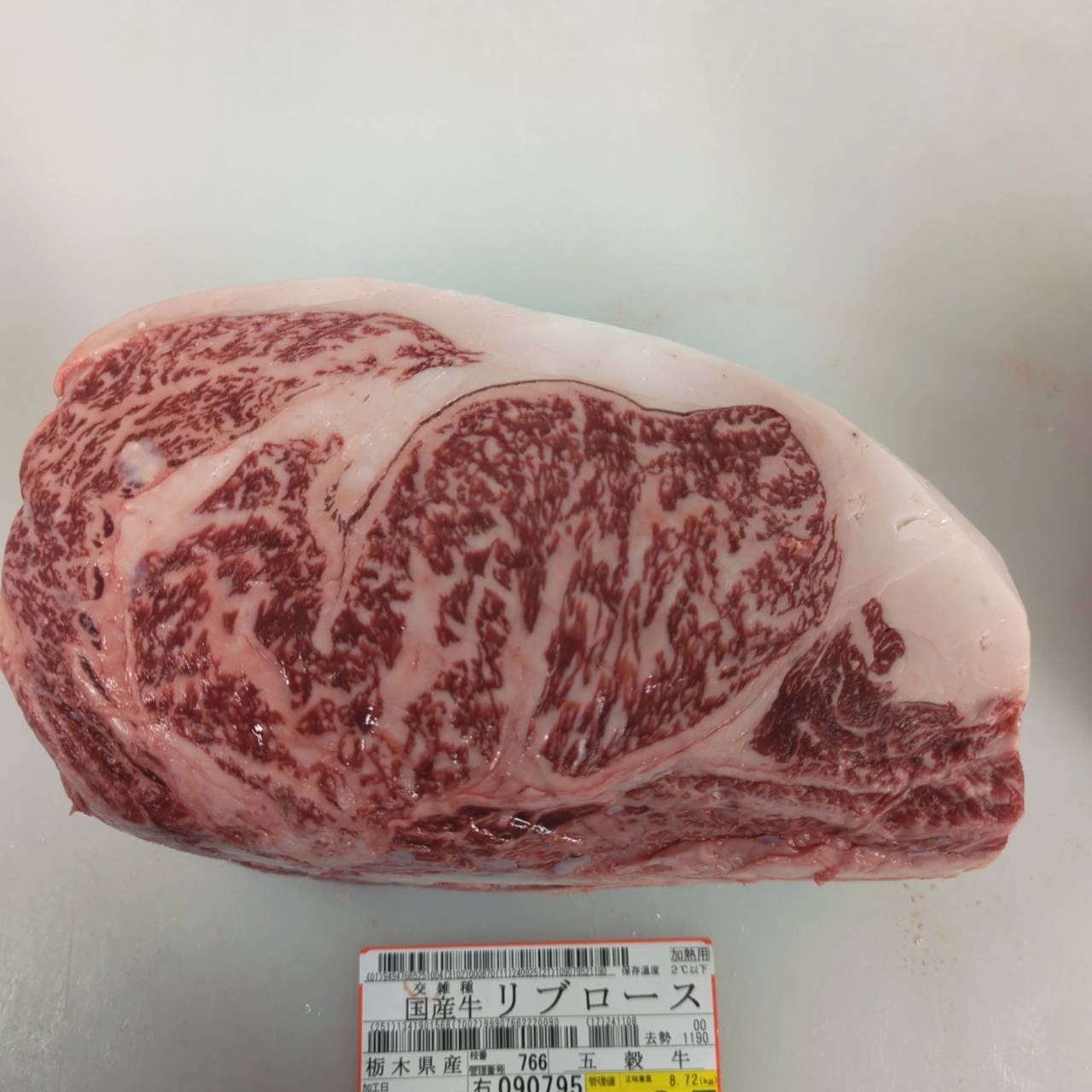 冷凍　交雑牛1/2リブロース　サーロ側　栃木県産 五穀牛766右　3.5kg   ￥4650/kg  賞味2026.9.24