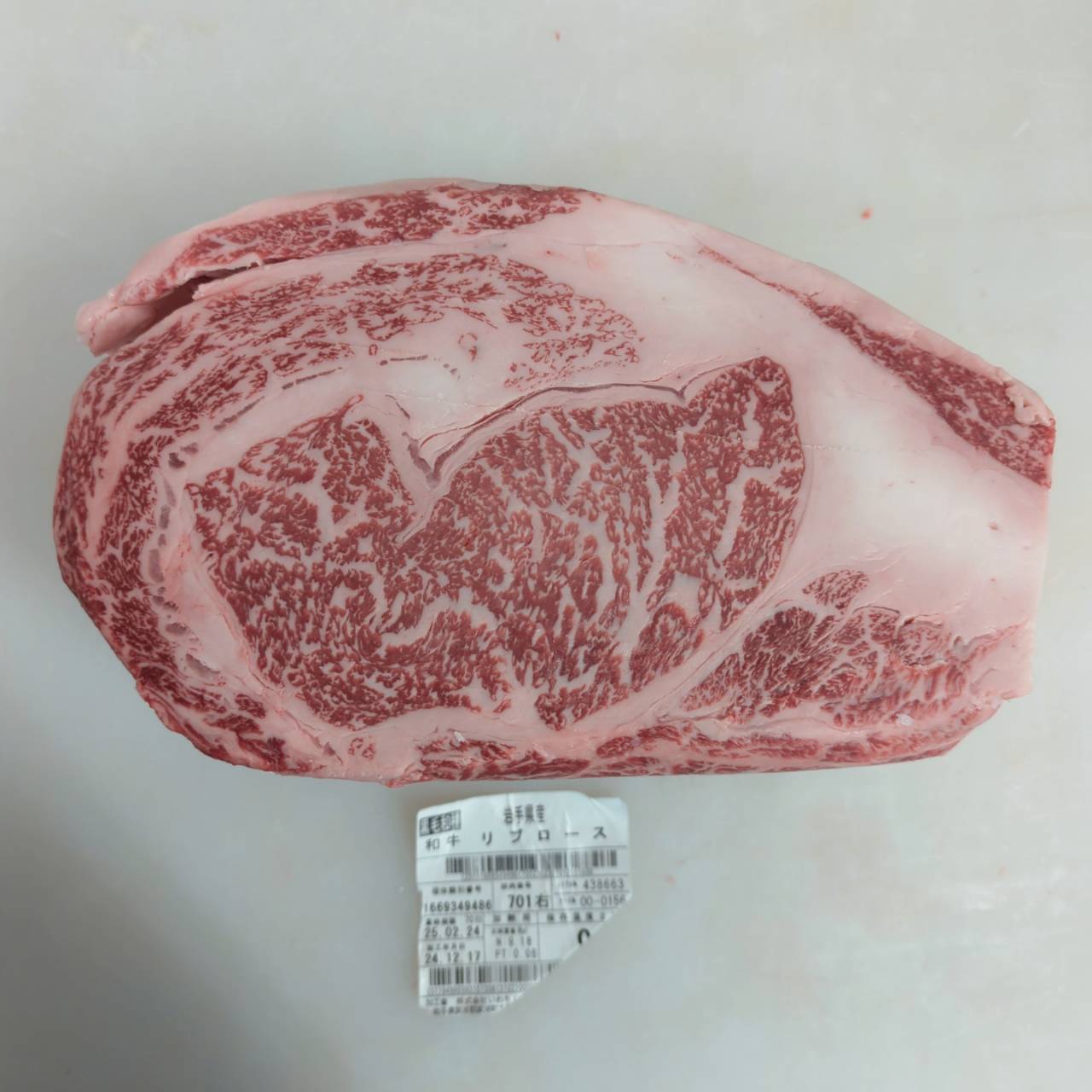 冷凍  黒毛和牛1/2リブロース(サーロ側）岩手県産  701右  4.7kg  ￥5150/kg  賞味2026.12.16
