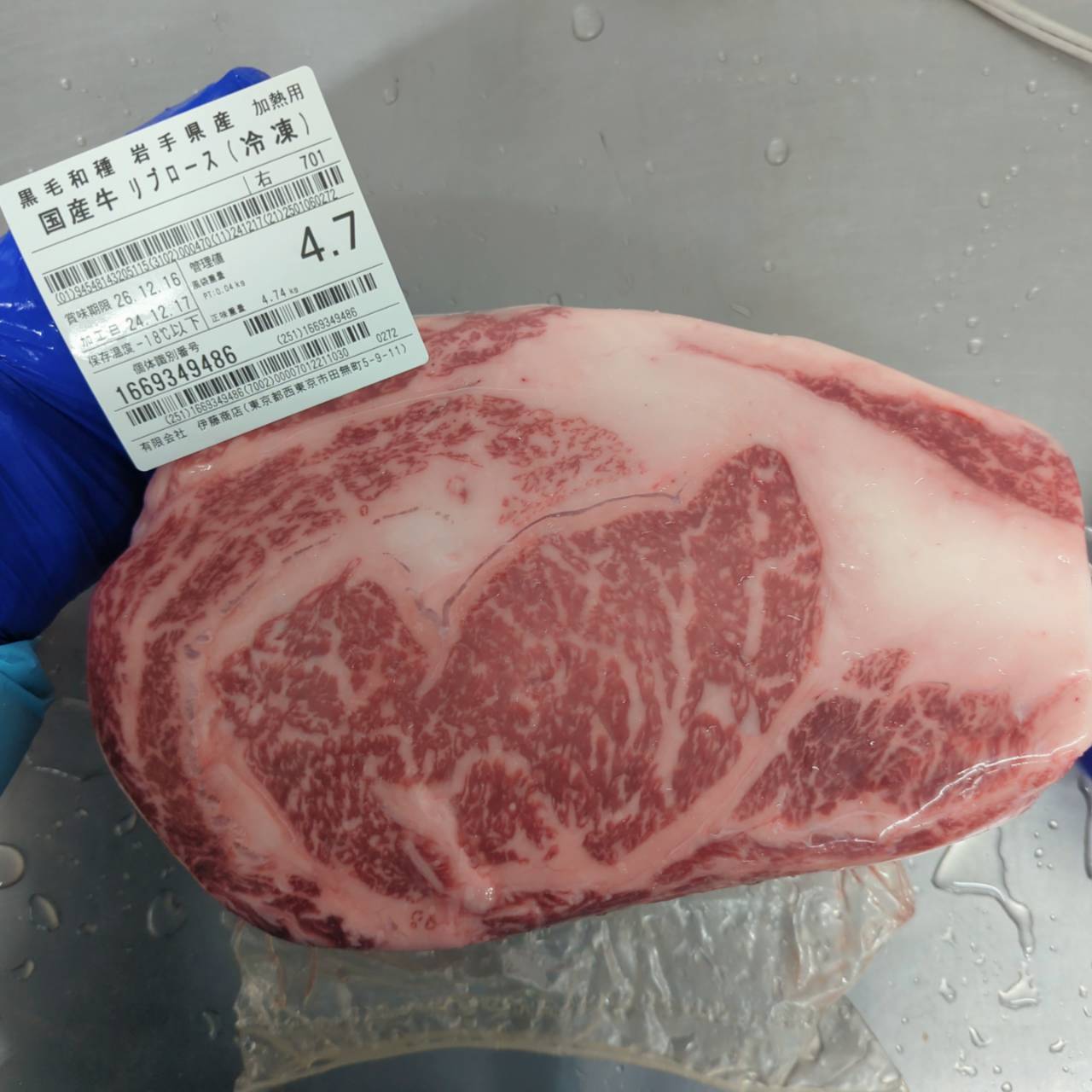 冷凍  黒毛和牛1/2リブロース(サーロ側）岩手県産  701右  4.7kg  ￥5150/kg  賞味2026.12.16