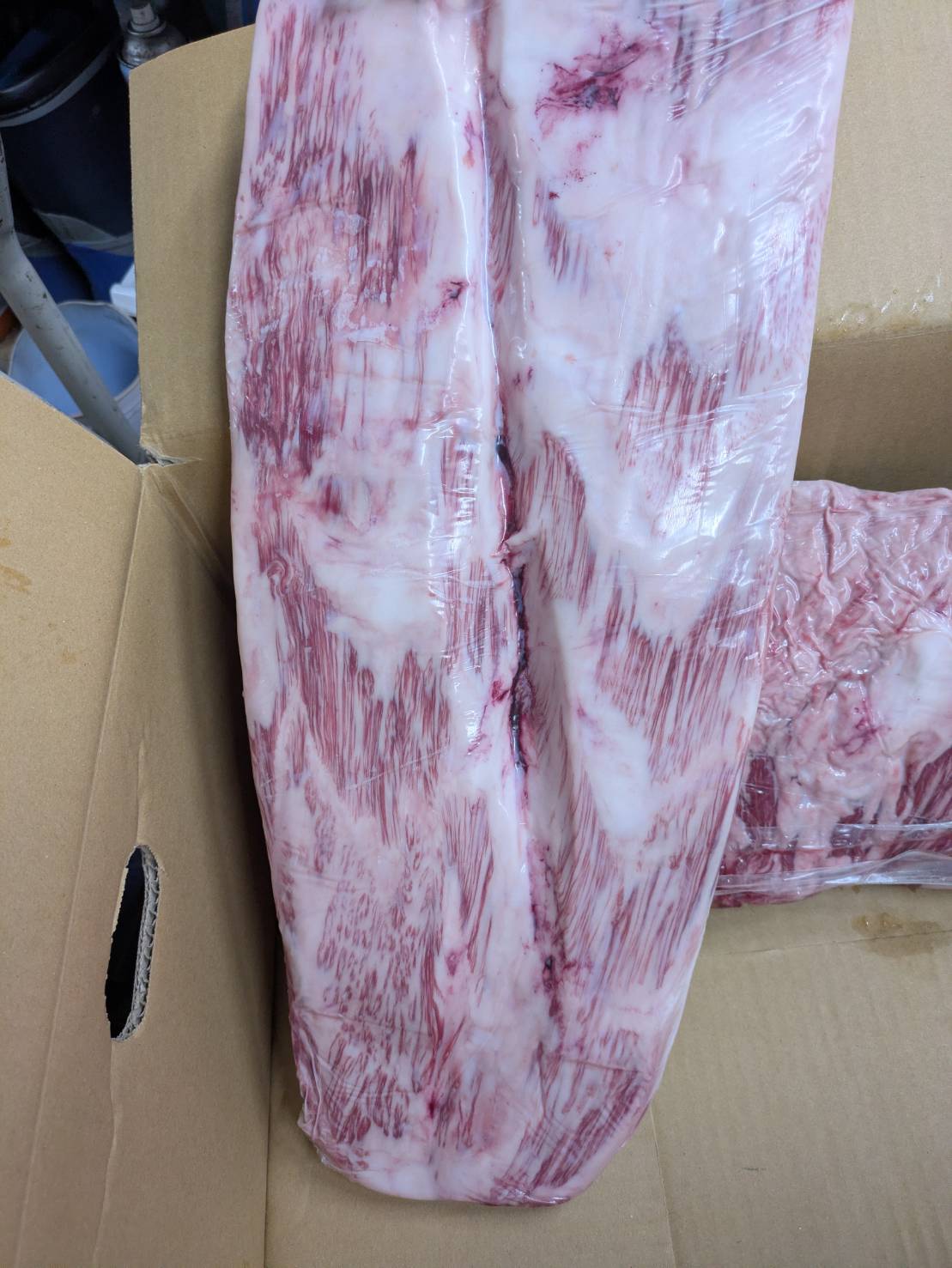 【写真現物】冷蔵 　国産交雑牛タテバラ　 枝番（125右）3.6kg 　単価3,850/kg（税込）