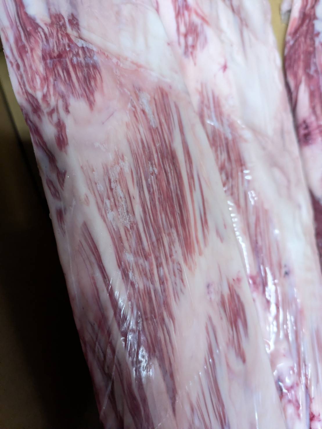 【写真現物】冷蔵 　国産交雑牛タテバラ　 枝番（124右）4.1kg 　単価3,850/kg（税込）