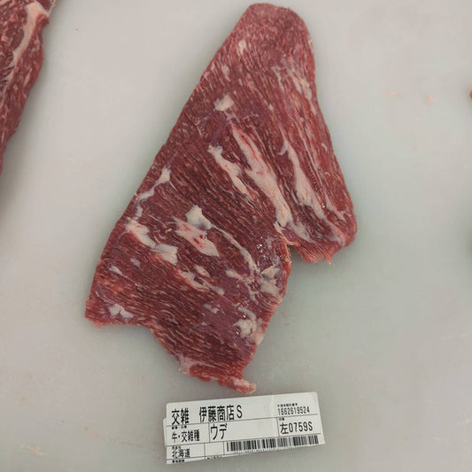 冷凍 交雑牛フケ（ウデ） 北海道産759左 1.1kg 単価¥1674/kg 賞味期限2027/05/28