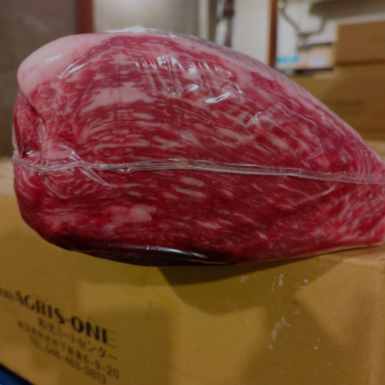 【写真現物】冷蔵 　国産交雑牛イチボ　 377右 5.6kg 　単価3,900/kg（税込）