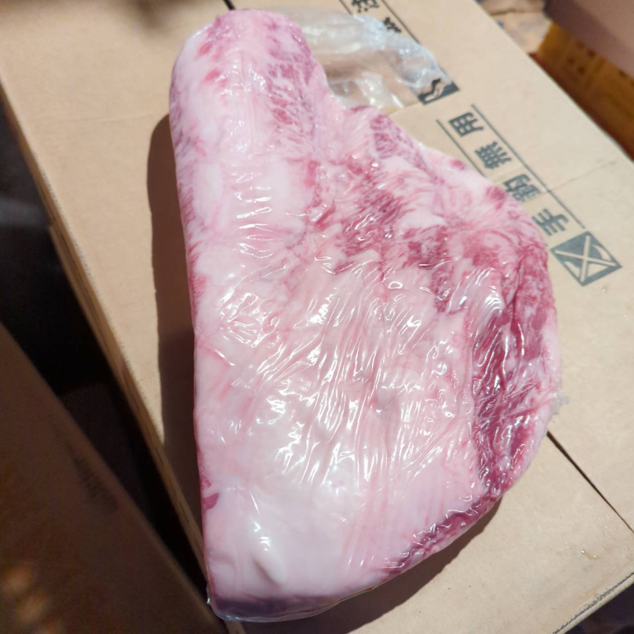 冷凍　 交雑牛ボンショウ(トモバラ）　4番クラス　単価5600円/kg（税込み）【重量不定貫】