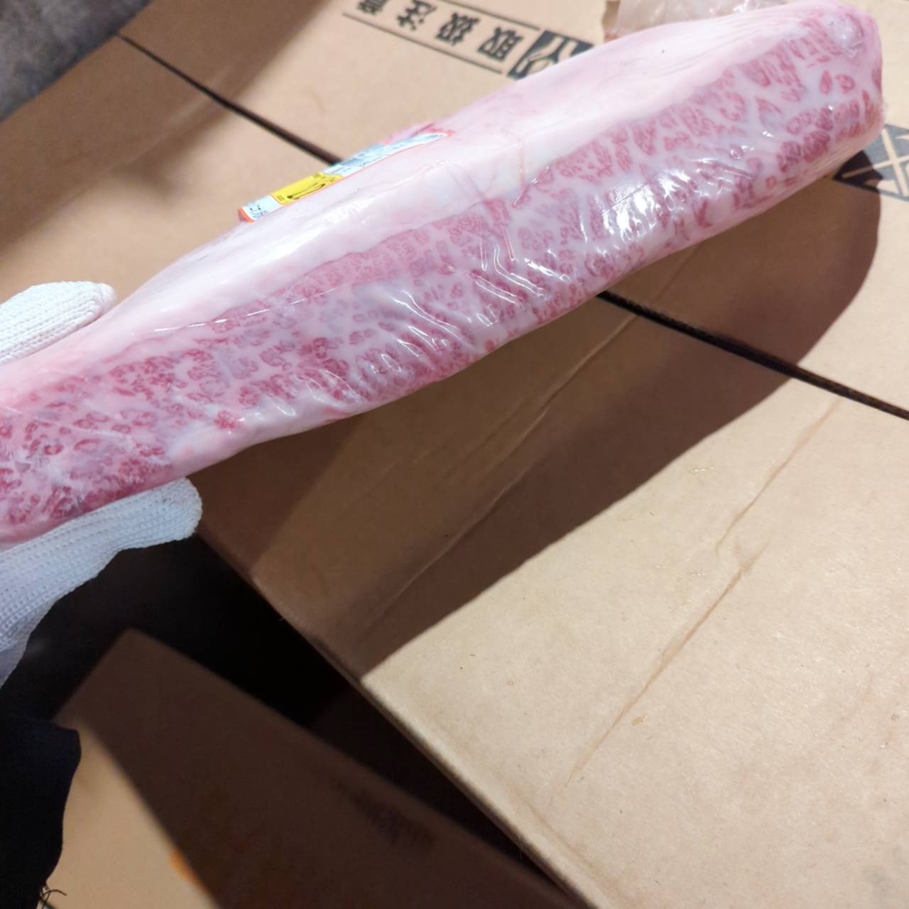 冷凍　 交雑牛ボンショウ(トモバラ）　4番クラス　単価5600円/kg（税込み）【重量不定貫】