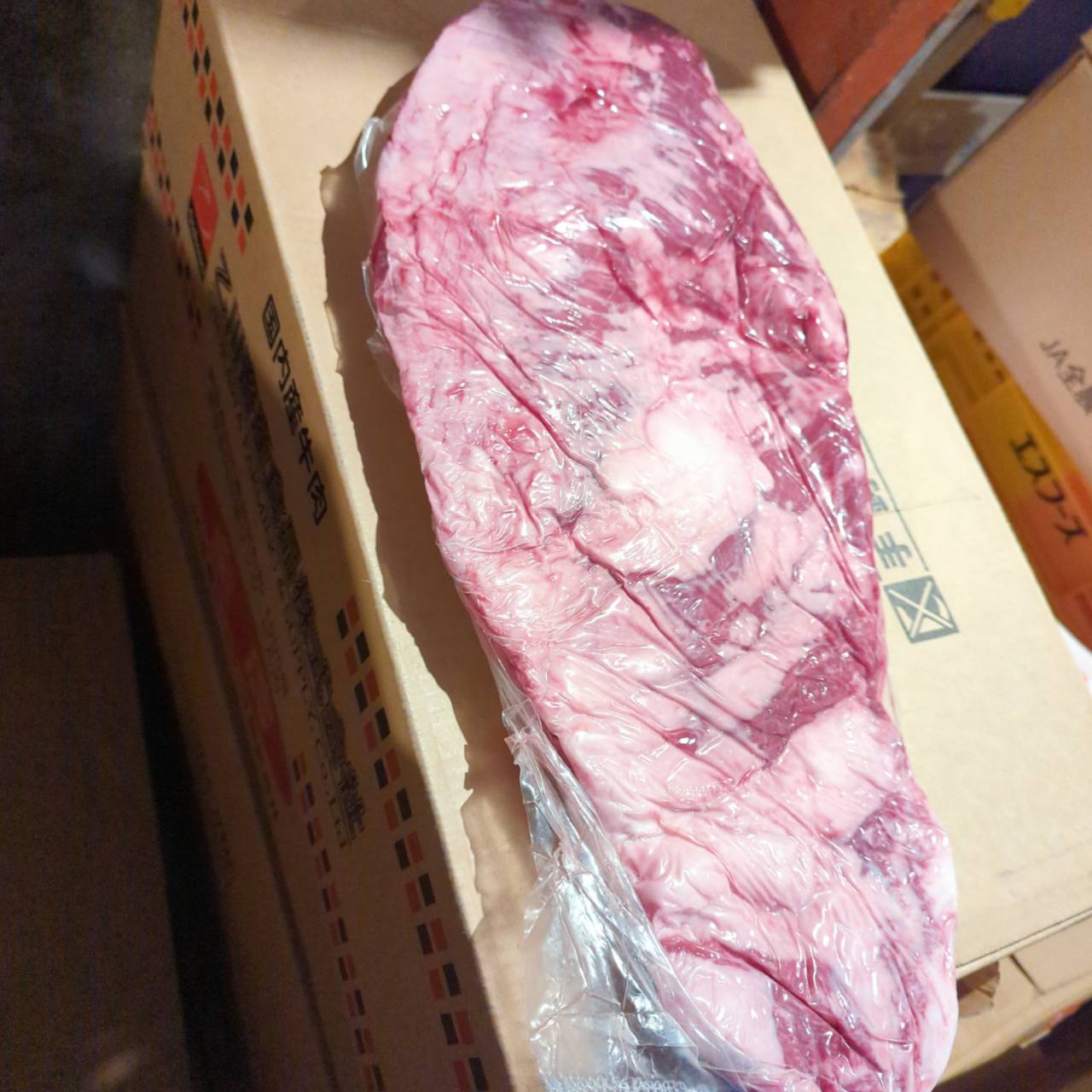 冷凍　 交雑牛カイノミ　4番クラス　単価6500円/kg（税込み）【重量不定貫】