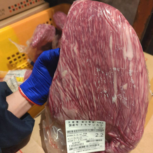【スポット商品】冷凍　交雑牛トモサンカク　栃木県産　5514右　2.2kg　単価￥5,900/kg　賞味期限2028年3月