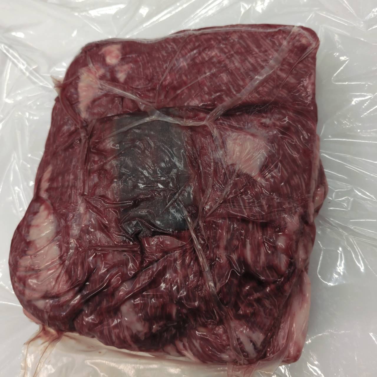 ●冷凍　 交雑牛切り落とし（トモバラ）　4番クラス　単価3900円/kg（税込み）【重量不定貫】