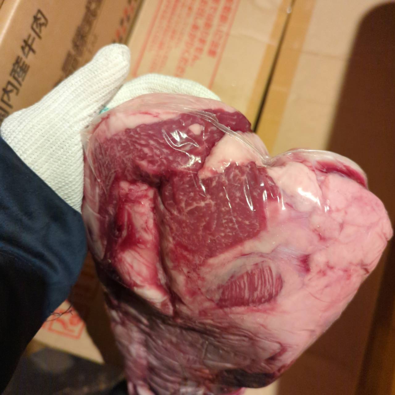 冷蔵　交雑牛トウガラシ　埼玉県産　武蔵牛　251左　3.8kg　4000円/kg（税込）　賞味2026年5月27日