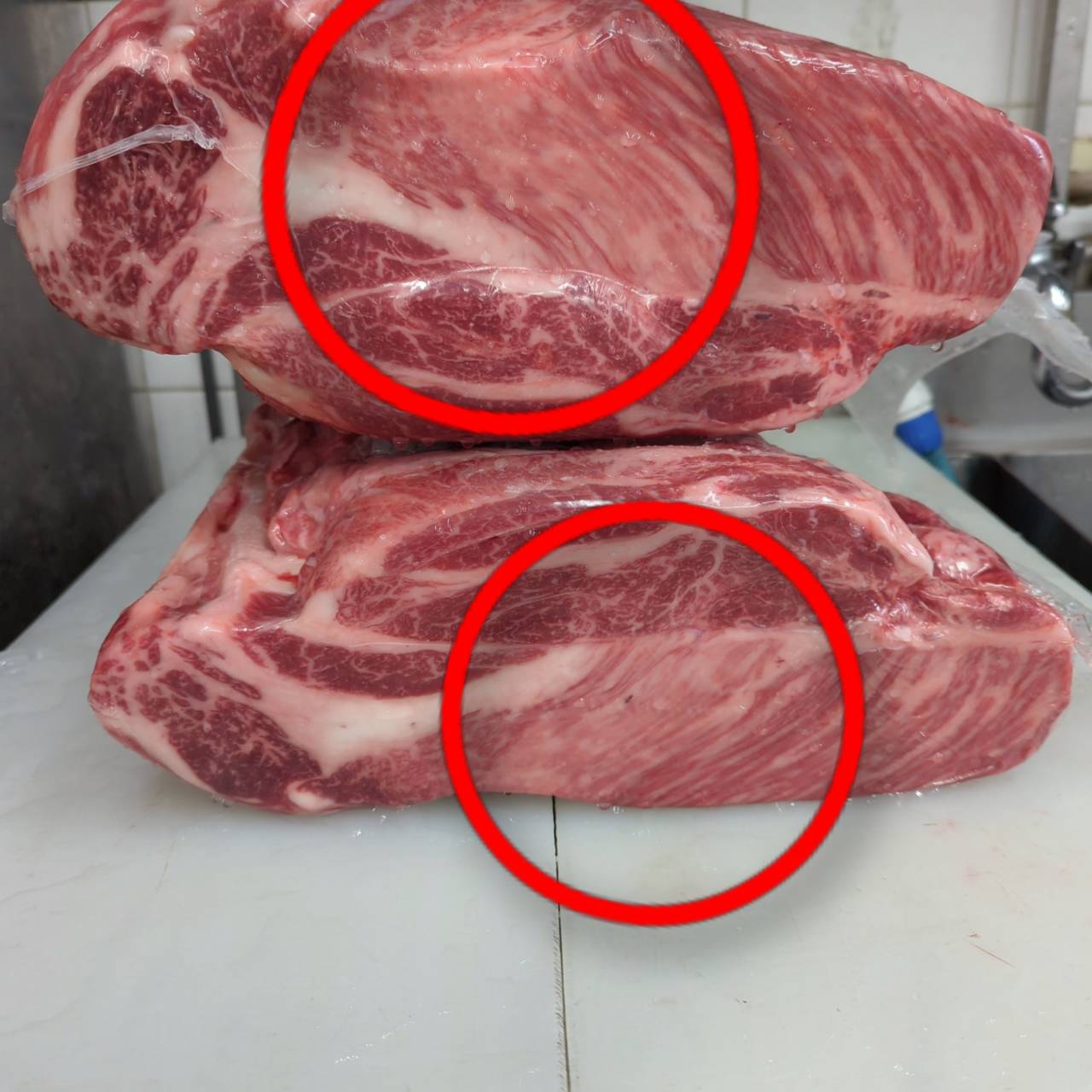 【訳あり】冷蔵　交雑牛カタロース（分割）北海道産　　580右　21.4kg 単価¥3980/kg（税込） 賞味期限2026/07/08