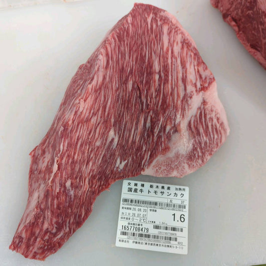 【写真現物】冷蔵 　国産交雑牛 トモサンカク　 37左 1.6kg 　単価6,000/kg（税込）