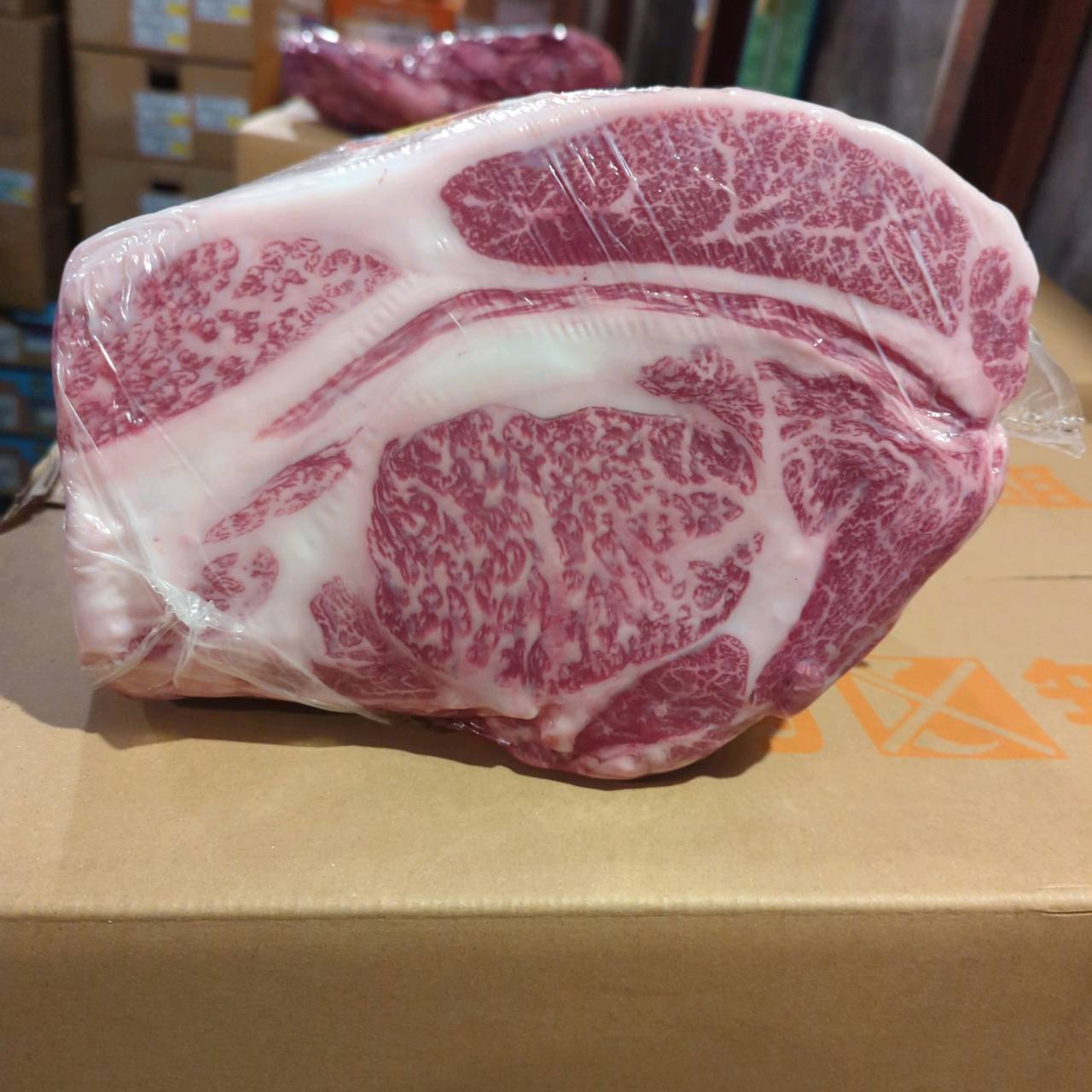 【写真現物】冷蔵 　国産交雑牛 リブロース　 760右 7.9kg 　単価5,200/kg（税込）