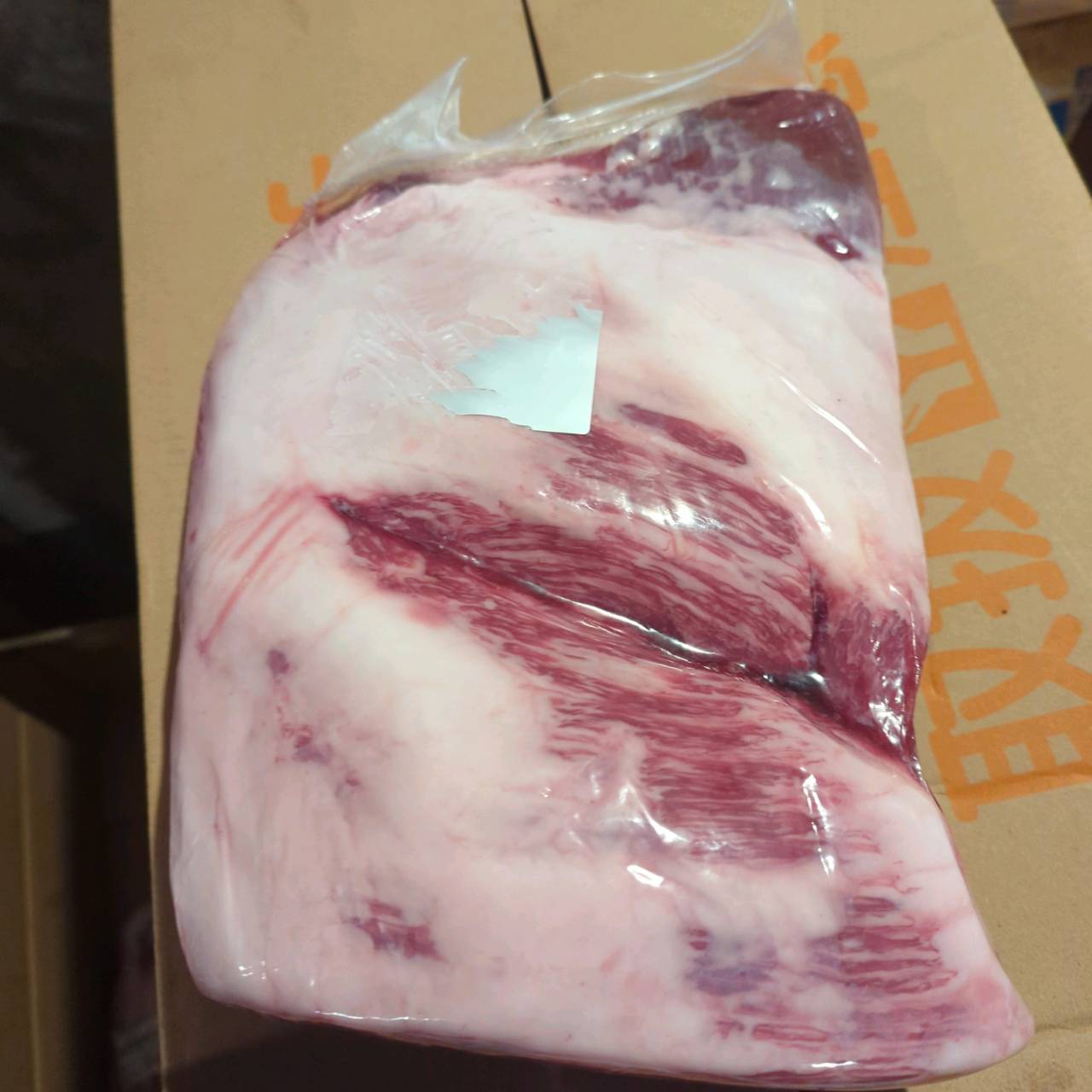 【写真現物】※訳あり　冷蔵 　国産交雑牛ソトモモ　 886右　5.5kg 　単価3,380/kg（税込）