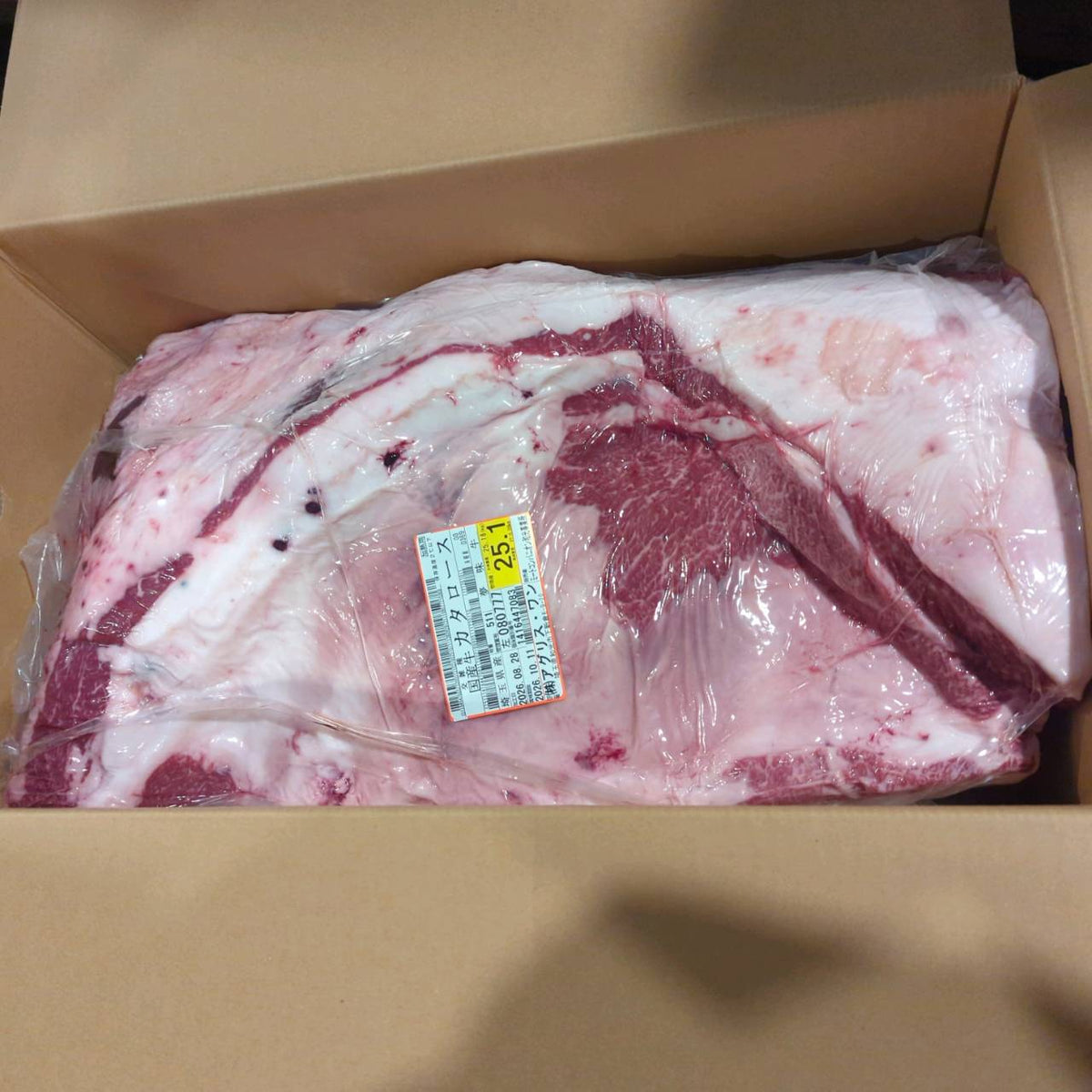 【写真現物】冷蔵 　国産交雑牛 肩ロース　511左　25.1kg 　単価3,850/kg（税込）