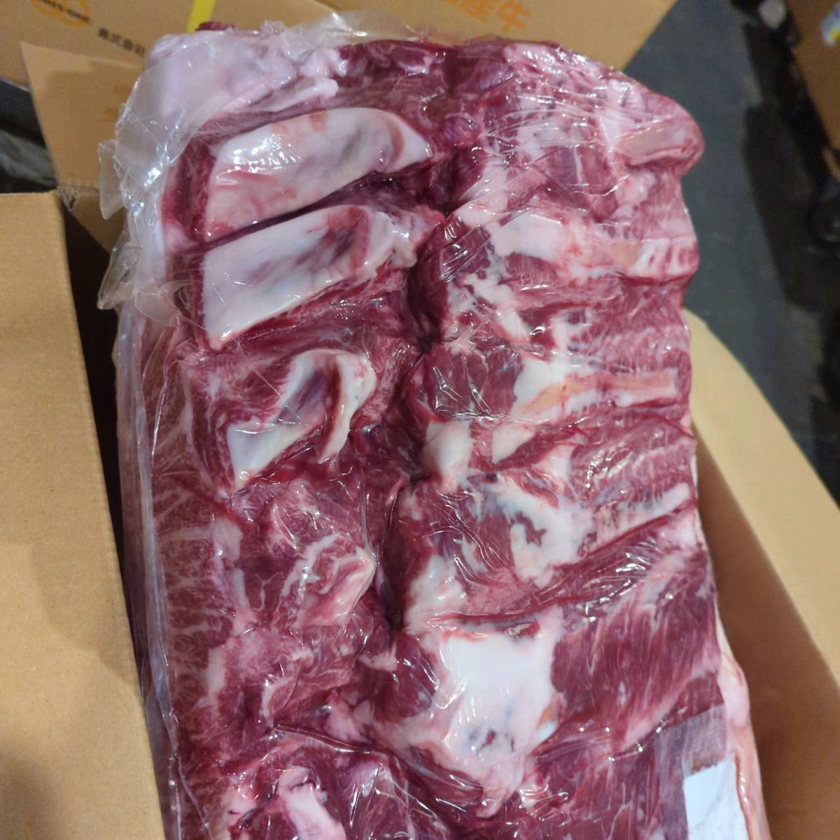 【写真現物】冷蔵 　国産交雑牛 肩ロース　511左　25.1kg 　単価3,850/kg（税込）