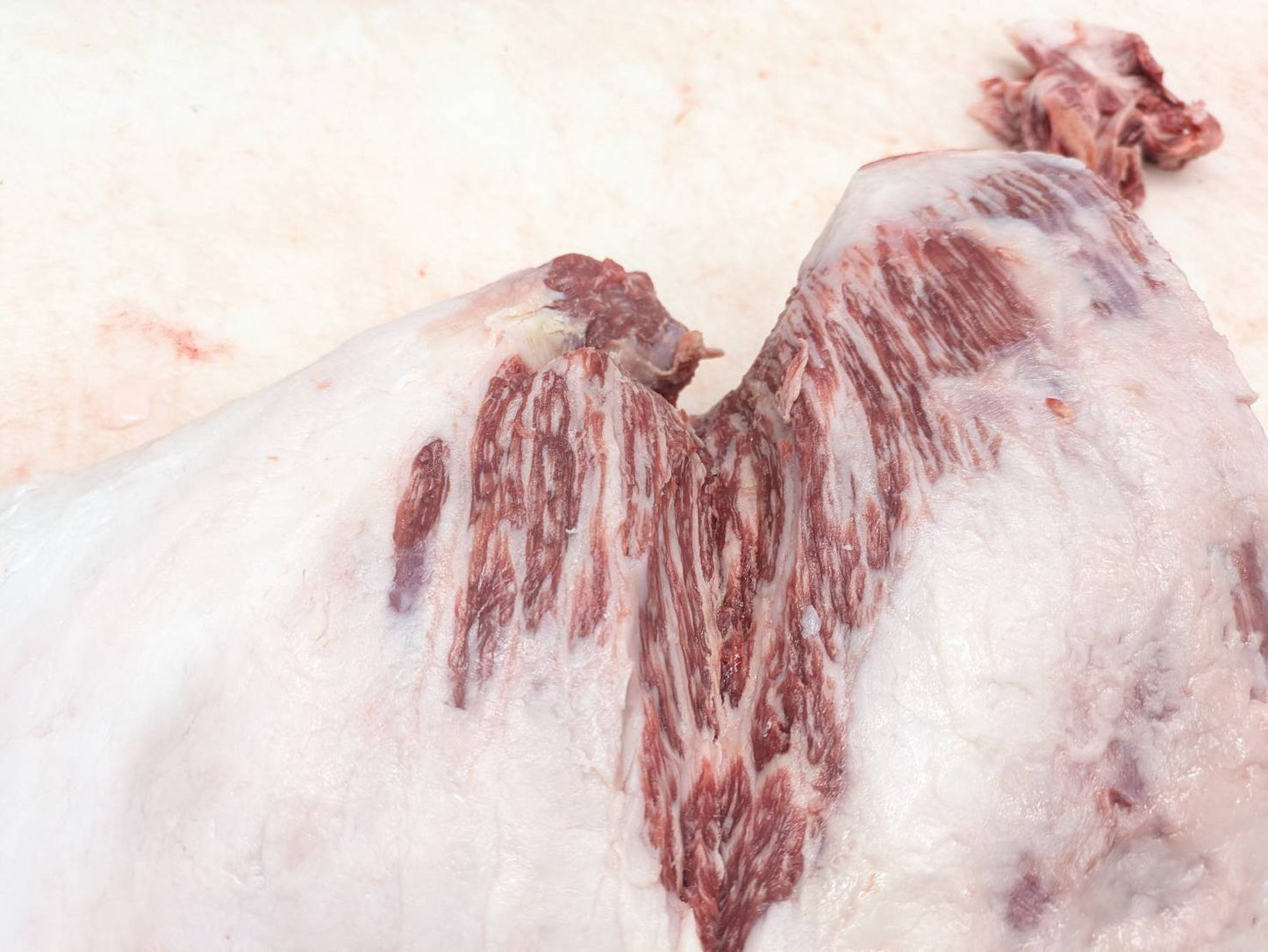 【写真現物】※訳あり　冷蔵 　国産交雑牛ソトモモ　 886右　5.5kg 　単価3,380/kg（税込）