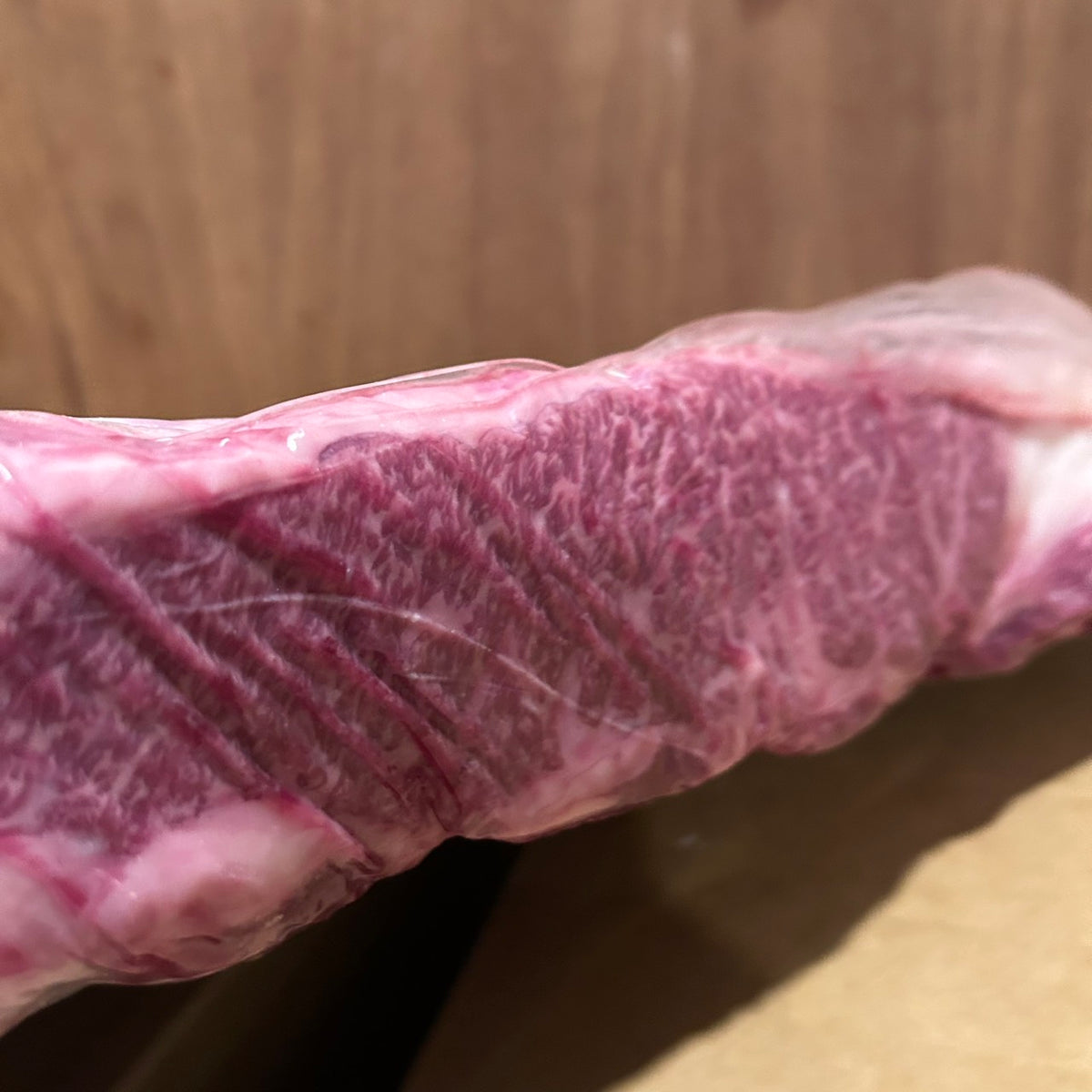 三角バラ　関西わり(三角形スタイル)　3番クラス　国産交雑牛　上カルビ　単価3,380/kg（税込）