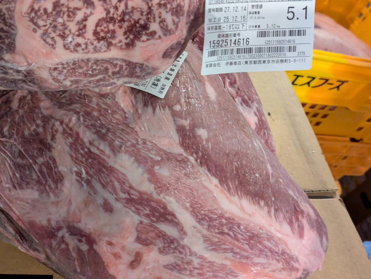 【訳あり】カタロース芯（2分割）　国産交雑牛　冷凍　 単価¥3580/kg（税込）