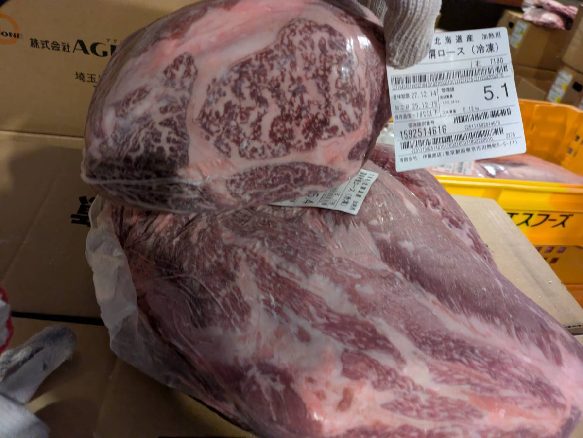 【訳あり】カタロース芯（2分割）　国産交雑牛　冷凍　 単価¥3580/kg（税込）