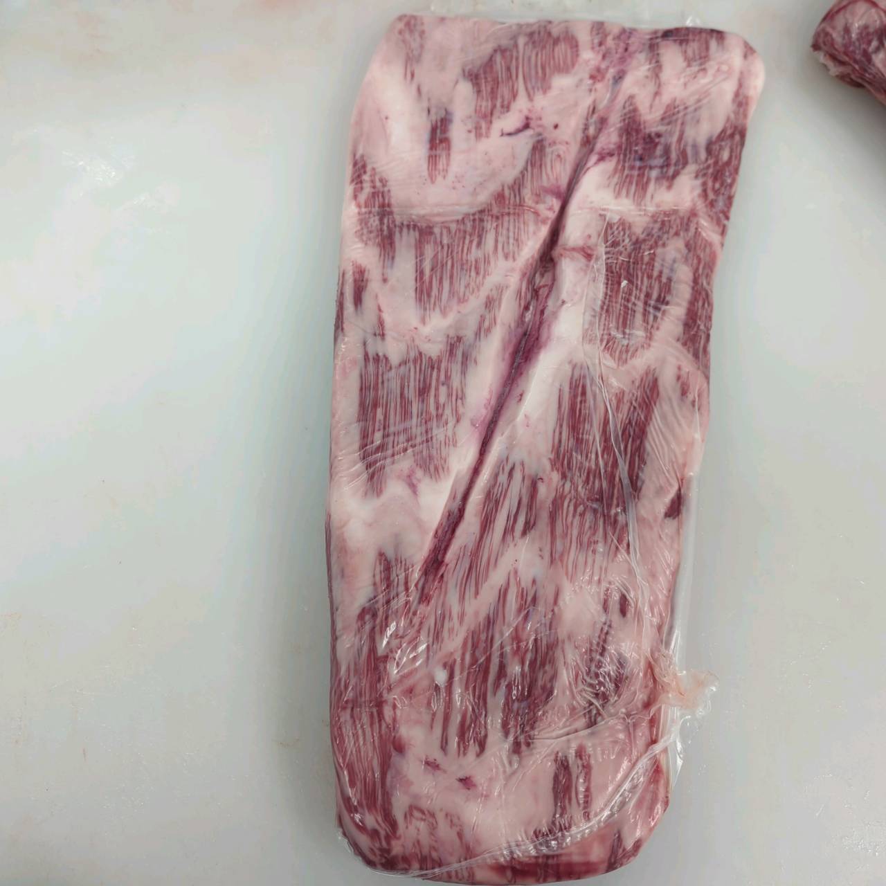 【写真現物】冷蔵 　国産交雑牛タテバラ　 枝番（705左）2.6kg　単価3,850/kg（税込）