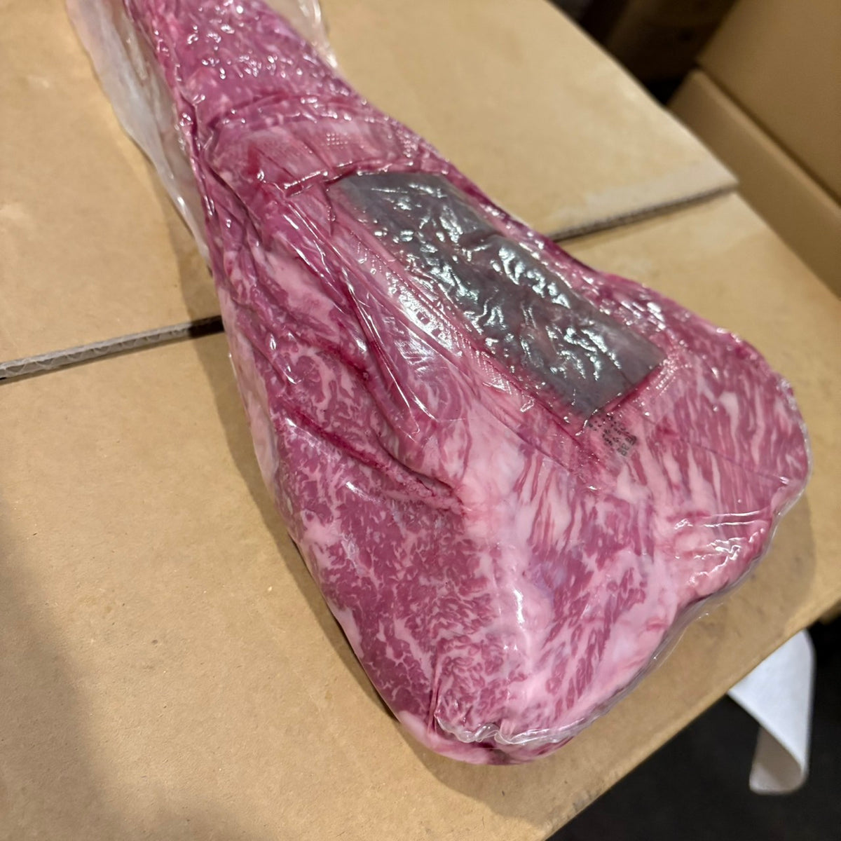 【写真現物】冷蔵 　国産交雑牛 トモサンカク　537左　1.8kg 　単価6,100円/kg（税込）