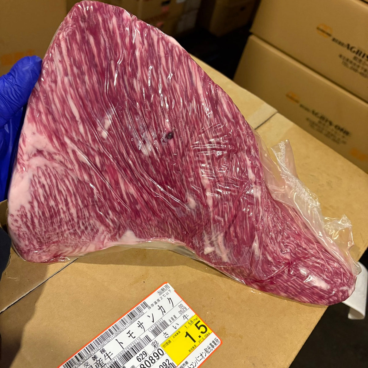 【写真現物】冷蔵 　国産交雑牛 トモサンカク　629右　1.5kg 　単価6,200円/kg（税込）