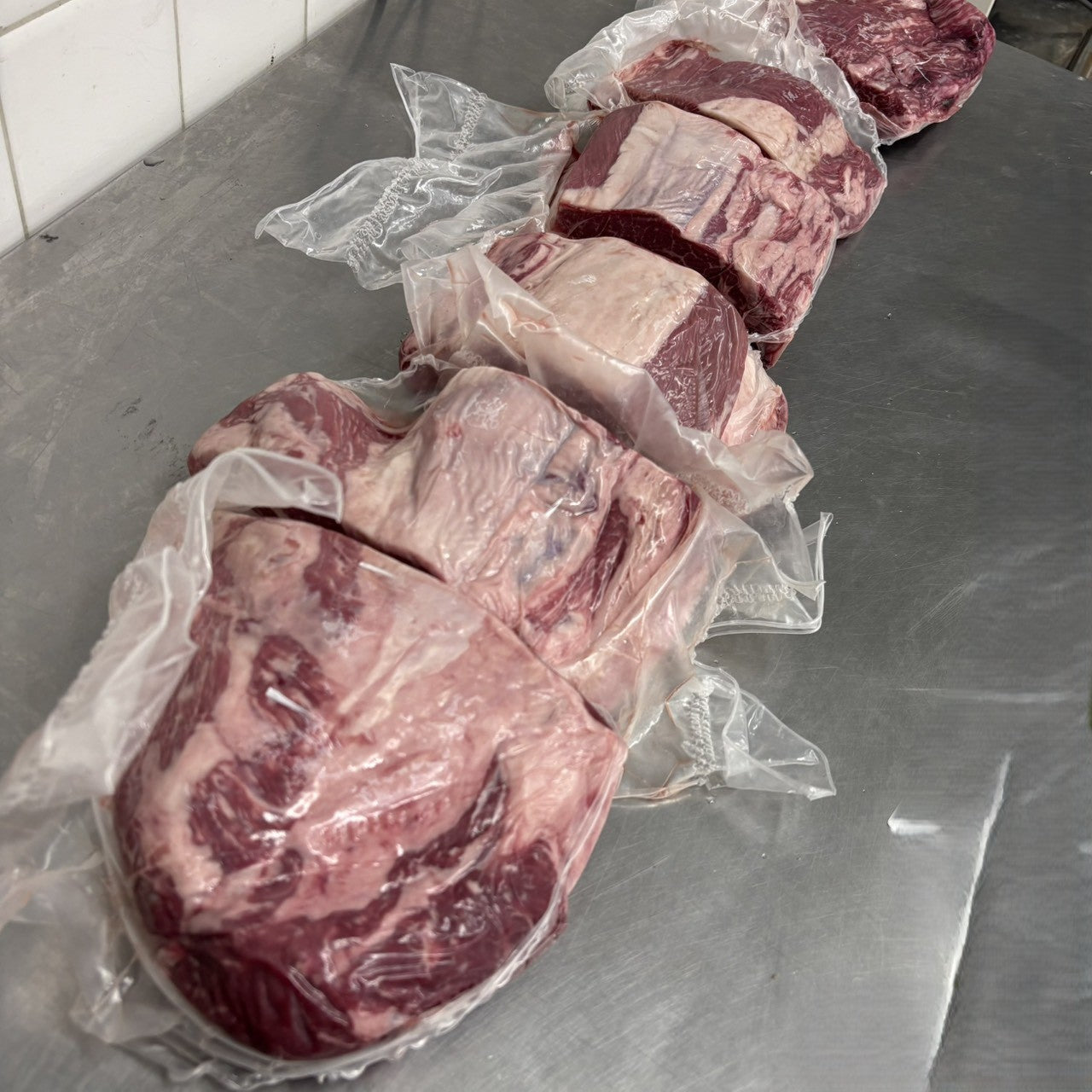 【スポット】冷蔵 　国産交雑牛ヒレ 4番クラス 単価¥9830/kg （税込）