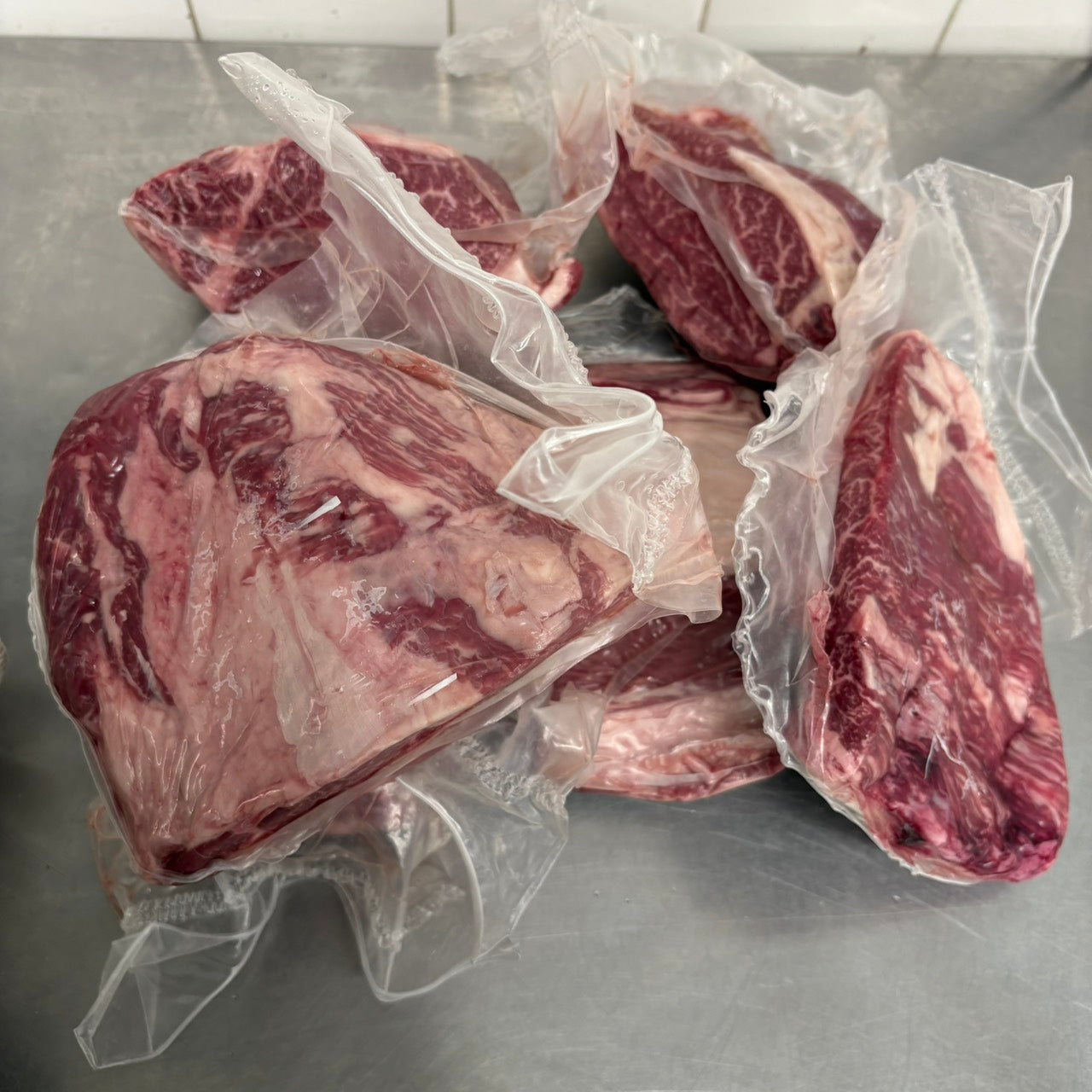 【スポット】冷蔵 　国産交雑牛ヒレ 4番クラス 単価¥9830/kg （税込）