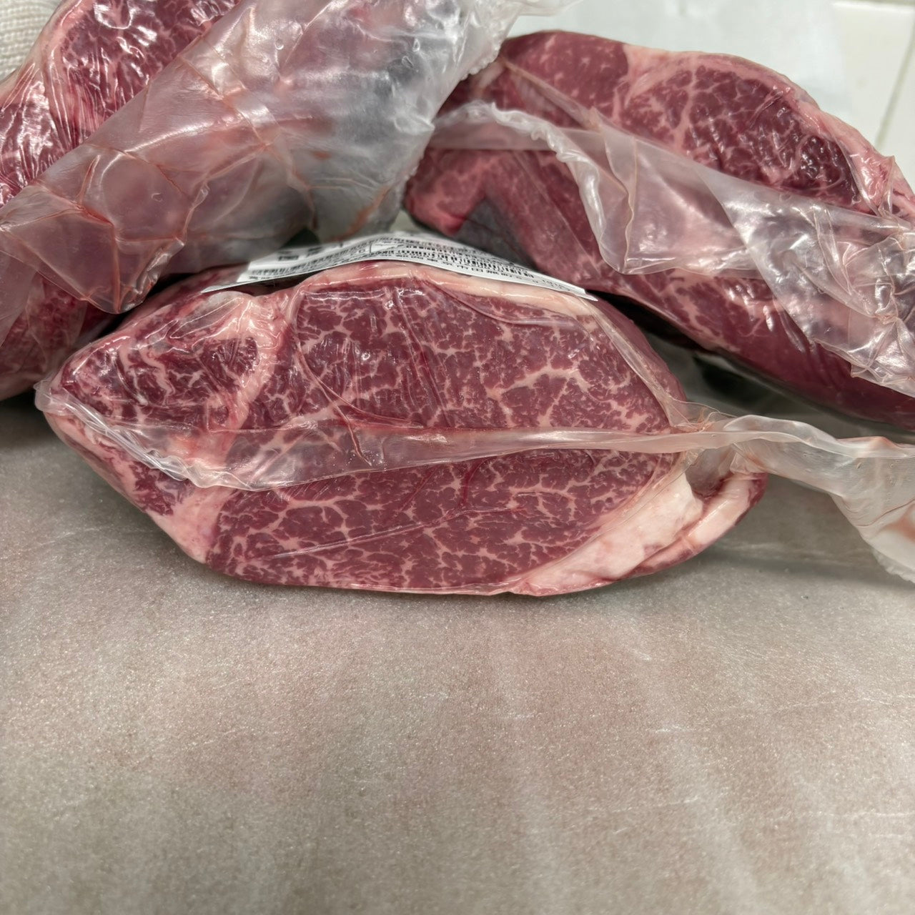 【スポット】冷蔵 　国産交雑牛ヒレ 4番クラス 単価¥9830/kg （税込）