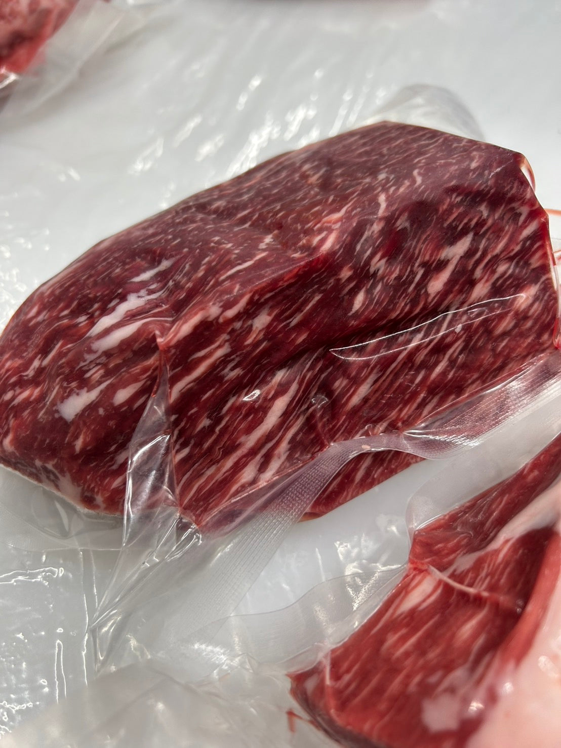 【ご家庭用】冷凍ローストビーフ用ブロック 約400g ¥2700(税込)