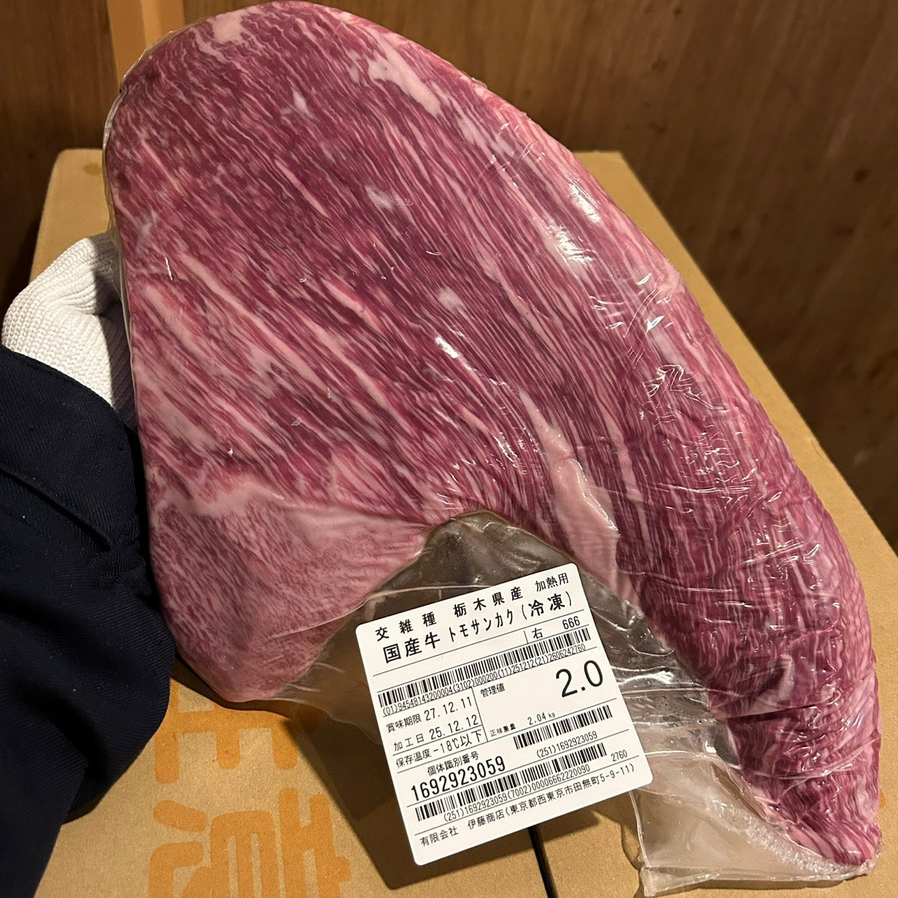【新着冷凍】●冷凍　 交雑牛トモサンカク　栃木県産　666右　2.0㎏ 　単価¥6000円/kg （税込）