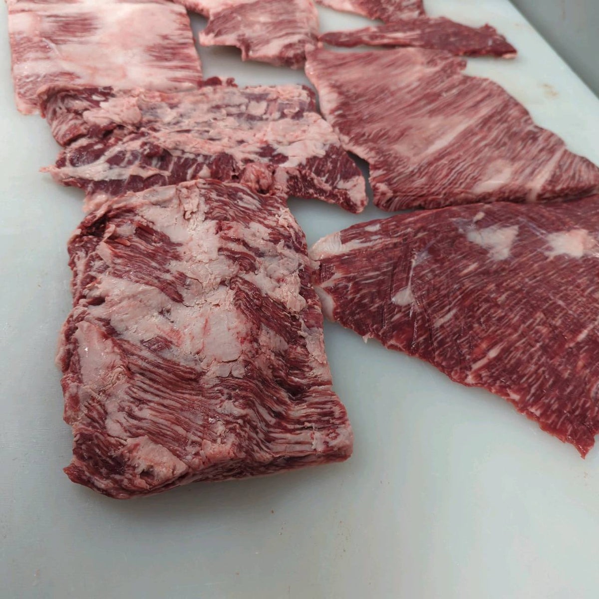 カルビ切り落とし4番クラス　国産交雑牛【冷蔵】トモバラ　焼材　単価4430円/kg（税込み）