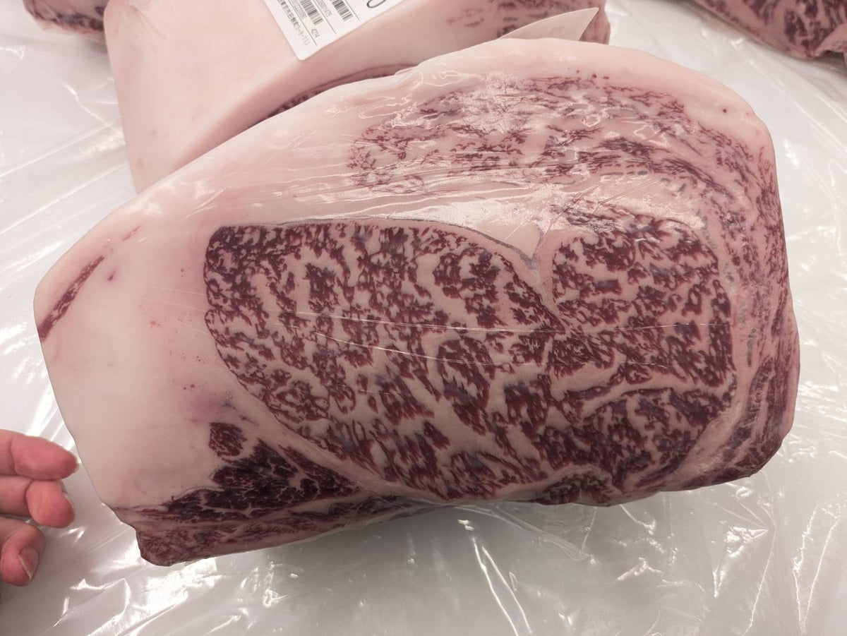 【現物写真】冷凍 国産交雑牛サーロイン あたま 栃木県産 101右 3.2kg 単価6,300/kg（税込） 賞味期限2028年09月09日