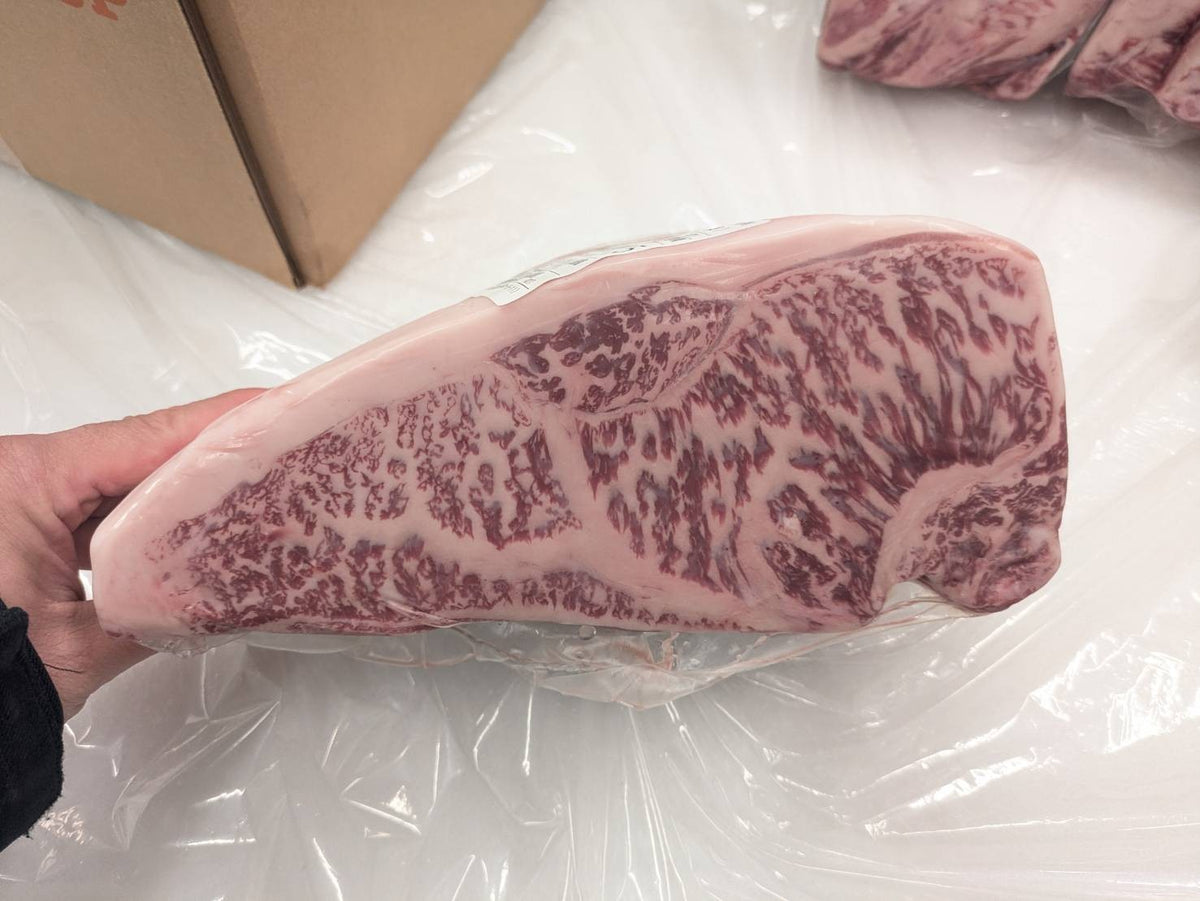 【現物写真】冷凍 国産交雑牛サーロイン ランじり 栃木県産 101右 2.5kg 単価5,700/kg（税込） 賞味期限2028年09月09日