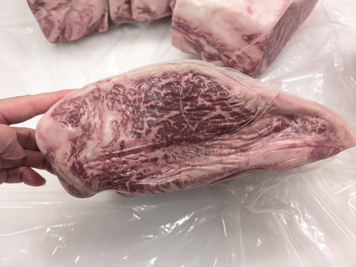 【現物写真】冷凍 国産交雑牛サーロイン ランじり 栃木県産 101右 2.5kg 単価5,700/kg（税込） 賞味期限2028年09月09日