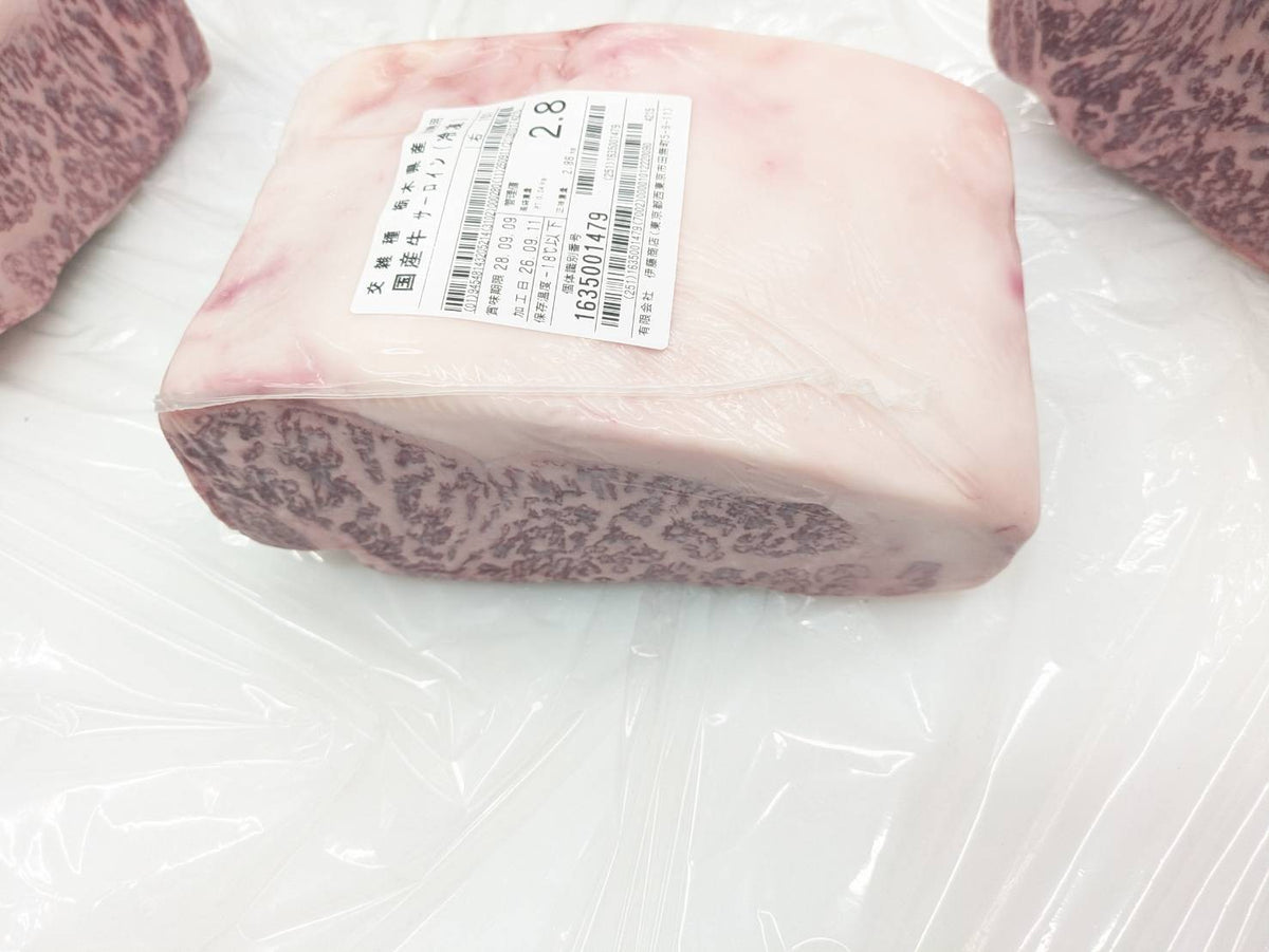 【現物写真】冷凍 国産交雑牛サーロイン真ん中3つ 栃木県産 101右 8.3kg 単価7,770/kg（税込） 賞味期限2028年09月09日