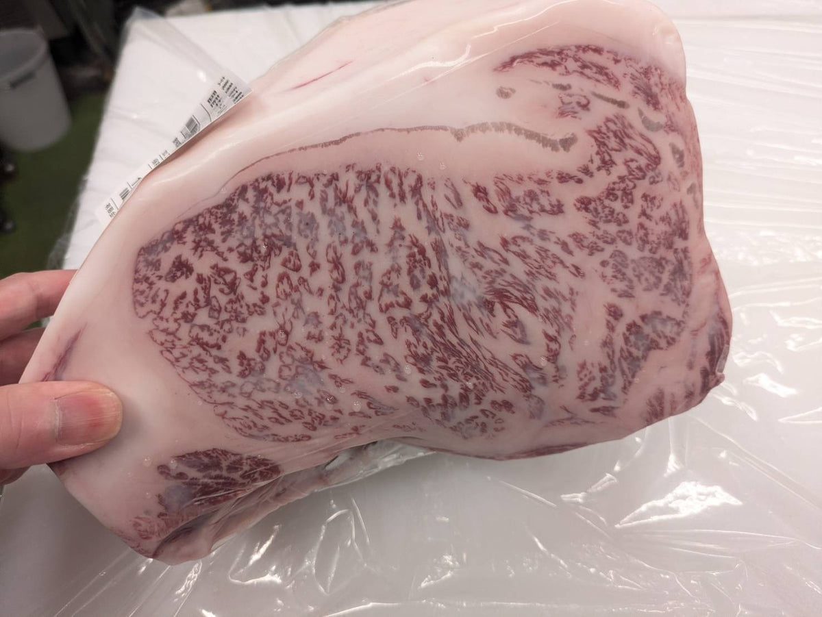 【現物写真】冷凍 国産交雑牛サーロイン あたま 栃木県産 102左 3.1kg 単価6,300/kg（税込） 賞味期限2028年09月09日