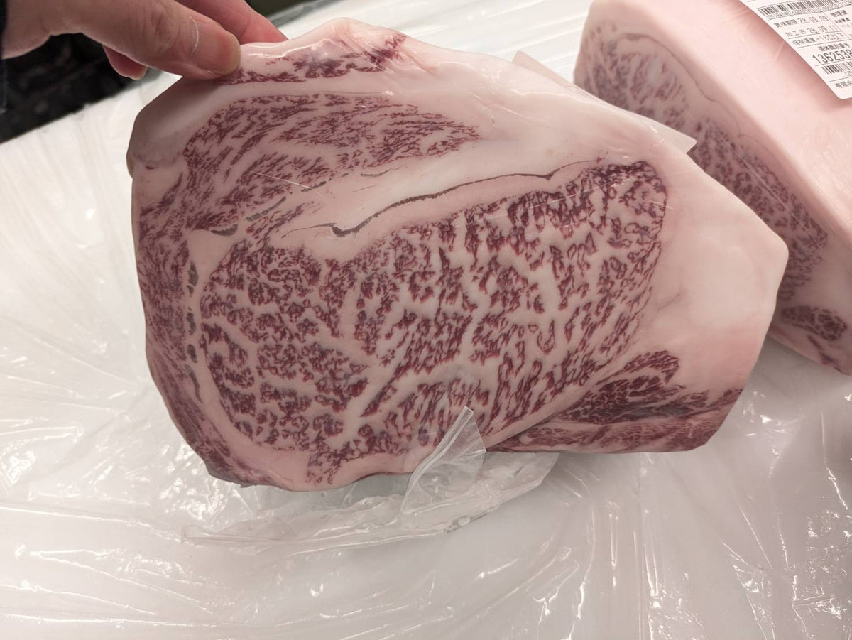 【現物写真】冷凍 国産交雑牛サーロイン あたま 栃木県産 102左 3.1kg 単価6,300/kg（税込） 賞味期限2028年09月09日