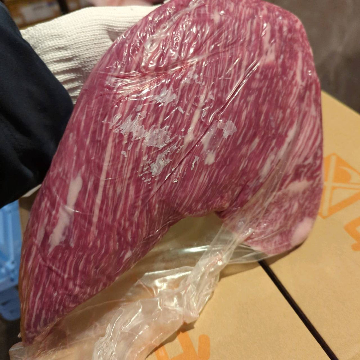 【現物写真】冷蔵 国産交雑牛トモサンカク 埼玉県産 155左 1.9kg 単価6,150/kg（税込） 賞味期限2026年11月21日