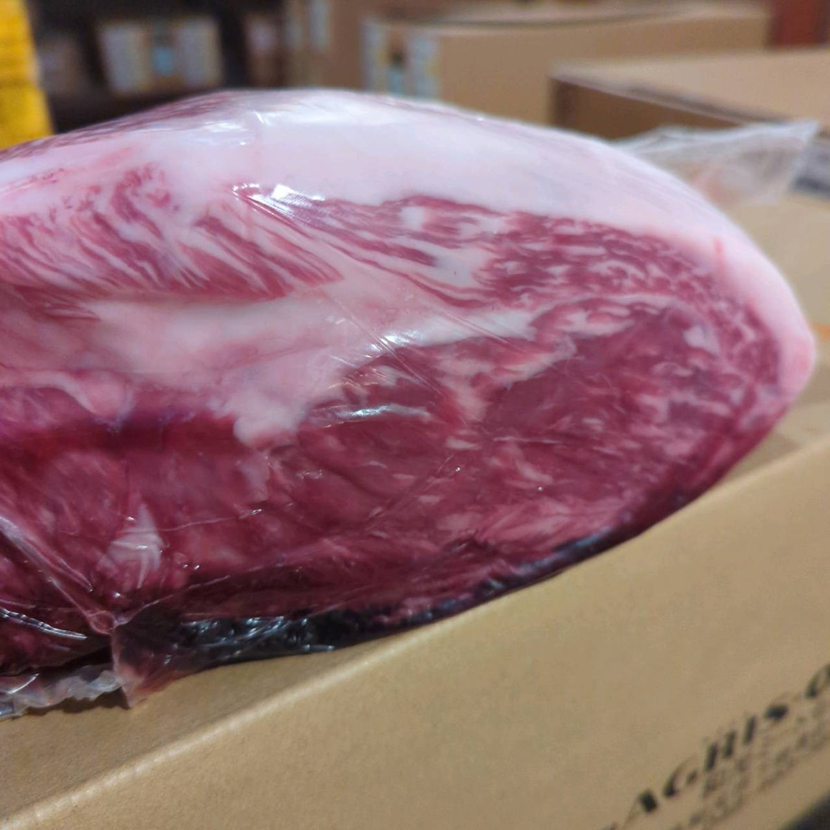 【現物写真】冷蔵 国産交雑牛ランプ 栃木県産 16右 6.8kg 単価3,980/kg（税込） 賞味期限2026年11月20日