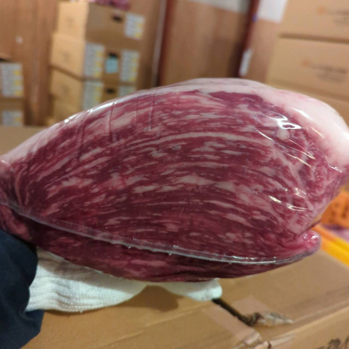 【現物写真】冷蔵 国産交雑牛イチボ 埼玉県産 210左 5.8kg 単価3,980/kg（税込） 賞味期限2026年11月25日