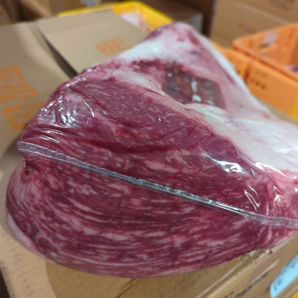 【現物写真】冷蔵 国産交雑牛イチボ 埼玉県産 210左 5.8kg 単価3,980/kg（税込） 賞味期限2026年11月25日